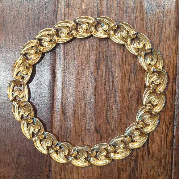 Vintage gold tone link fancy lady necklace - Picture 4 of 5